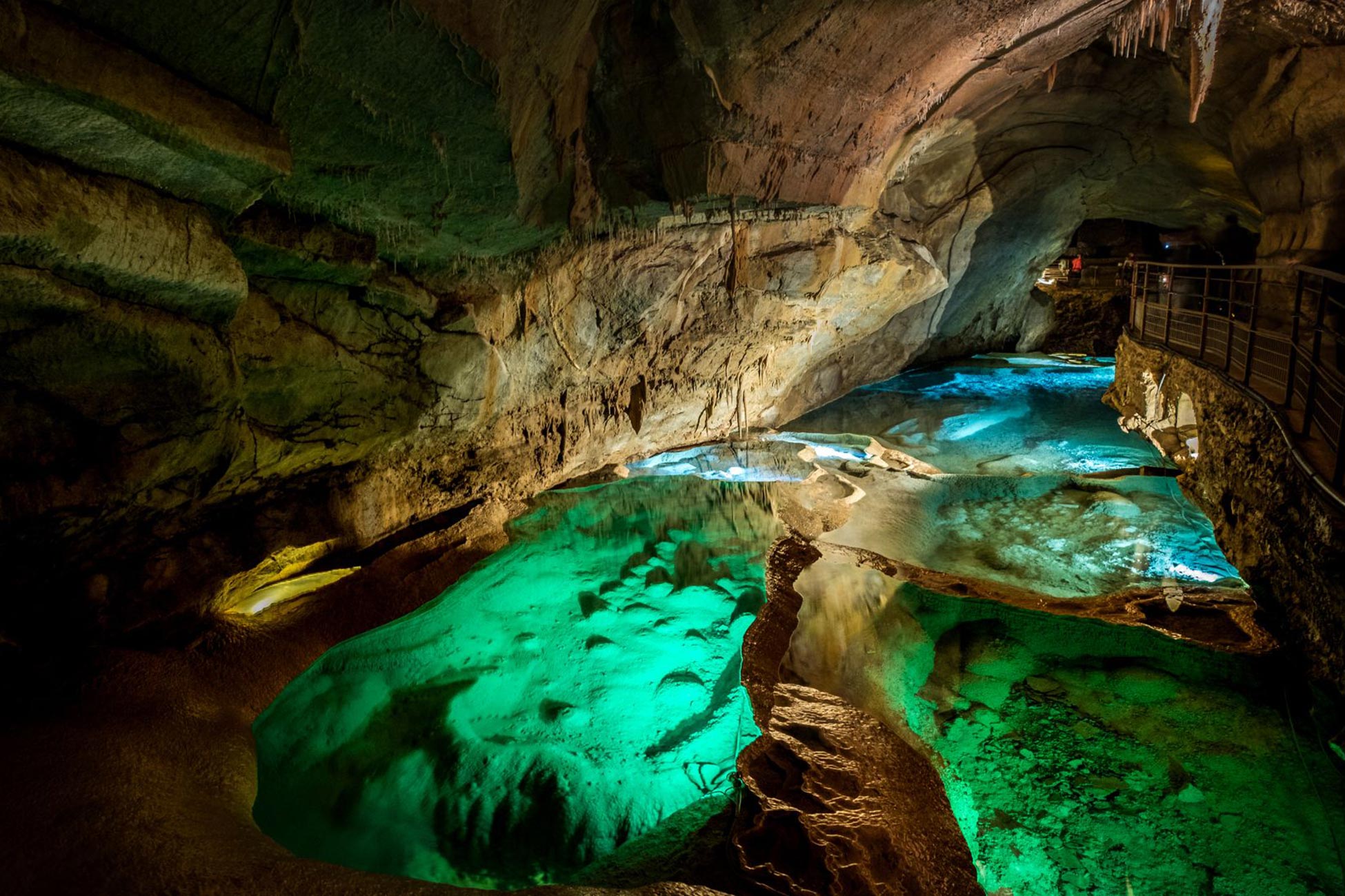 Grotte de la Salamandre – Photo de La Grotte de la Salamandre – Domaine public – via Wikimedia Commons