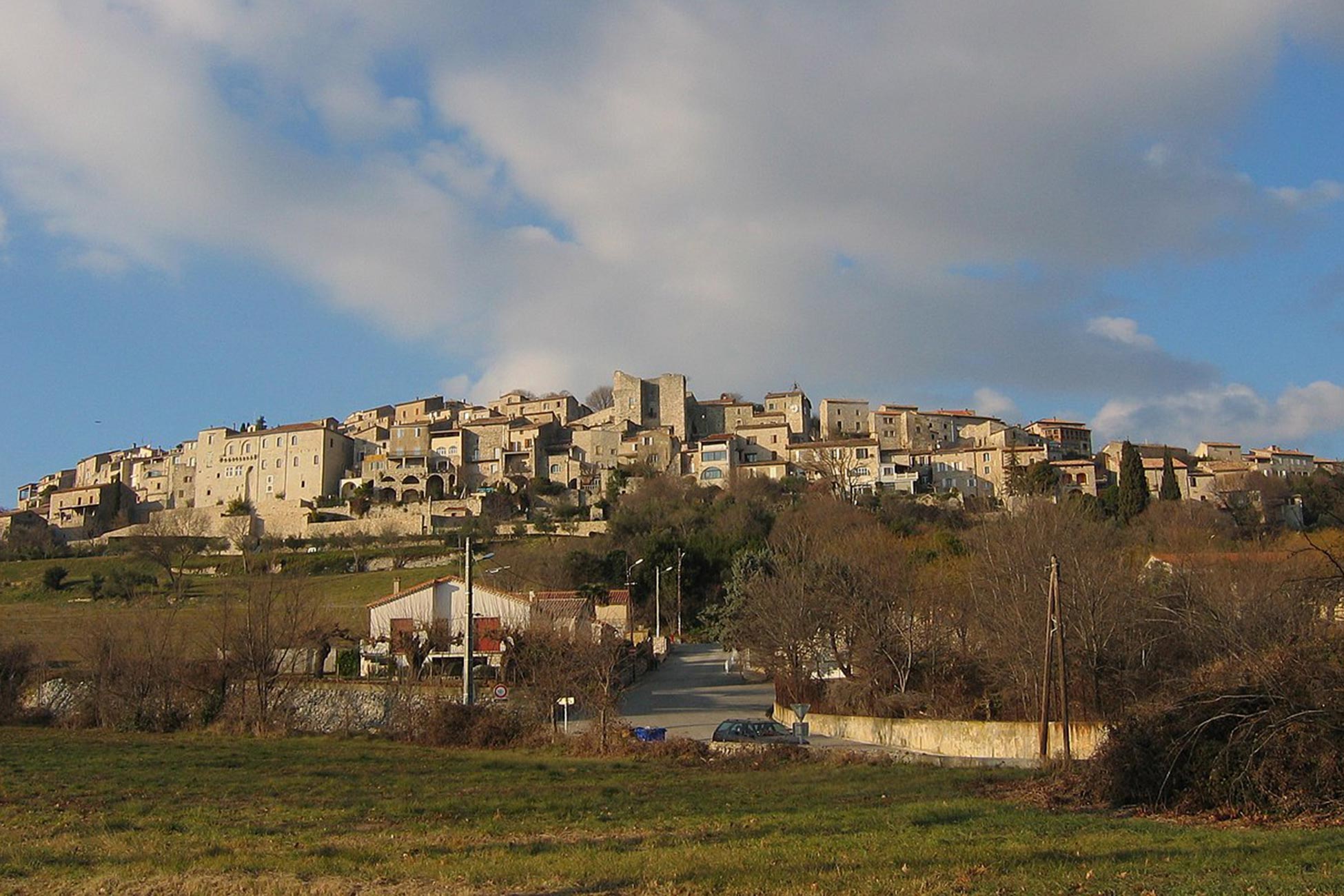 Vézénobres – Photo de Poppy – CC BY-SA 3.0 – via Wikimedia Commons